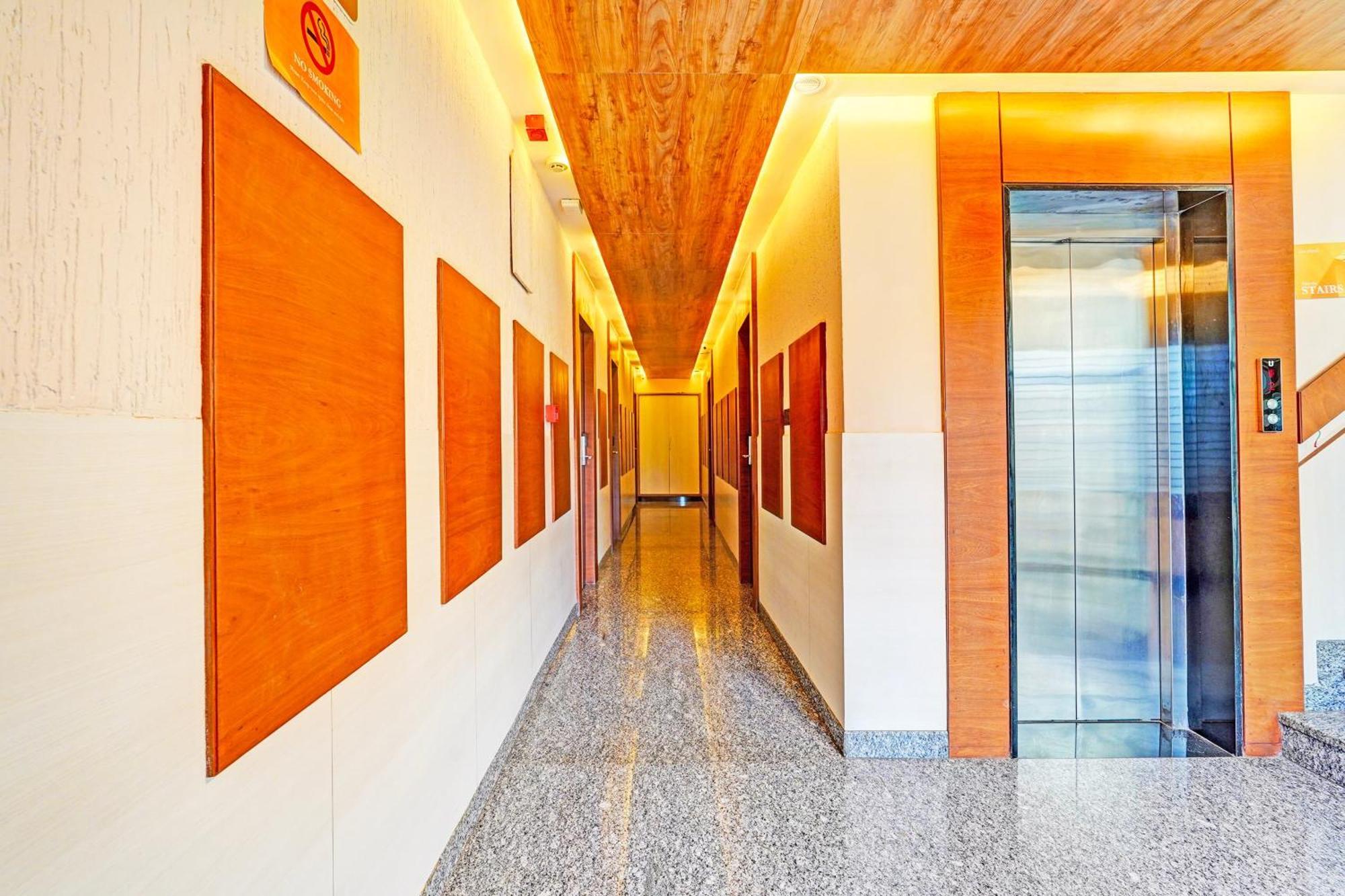 Super Townhouse Indiranagar Hotel Bangalore Bagian luar foto